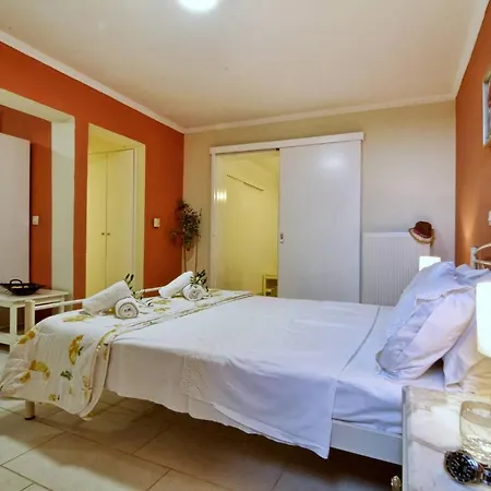 Daire Boundos By The *