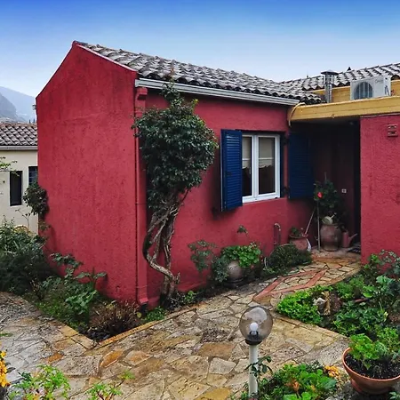 Daire Boundos By The *