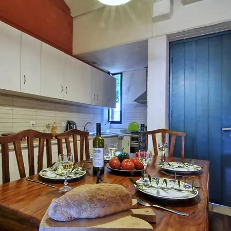 Boundos By The * Barbati